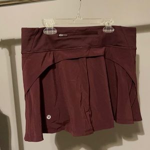 Size 8. Lululemon Play Off the Pleats Mid Rise Skirt.